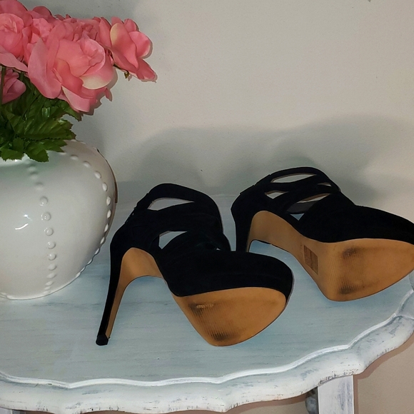 Black Aldo Pumps - Picture 2 of 3